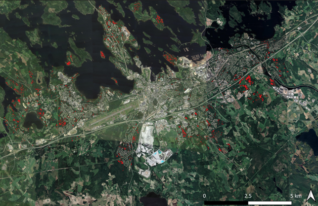 Kartta, johon on merkitty punaisella puut, joihin kirjanpainajat ovat tehneet tuhoja.
